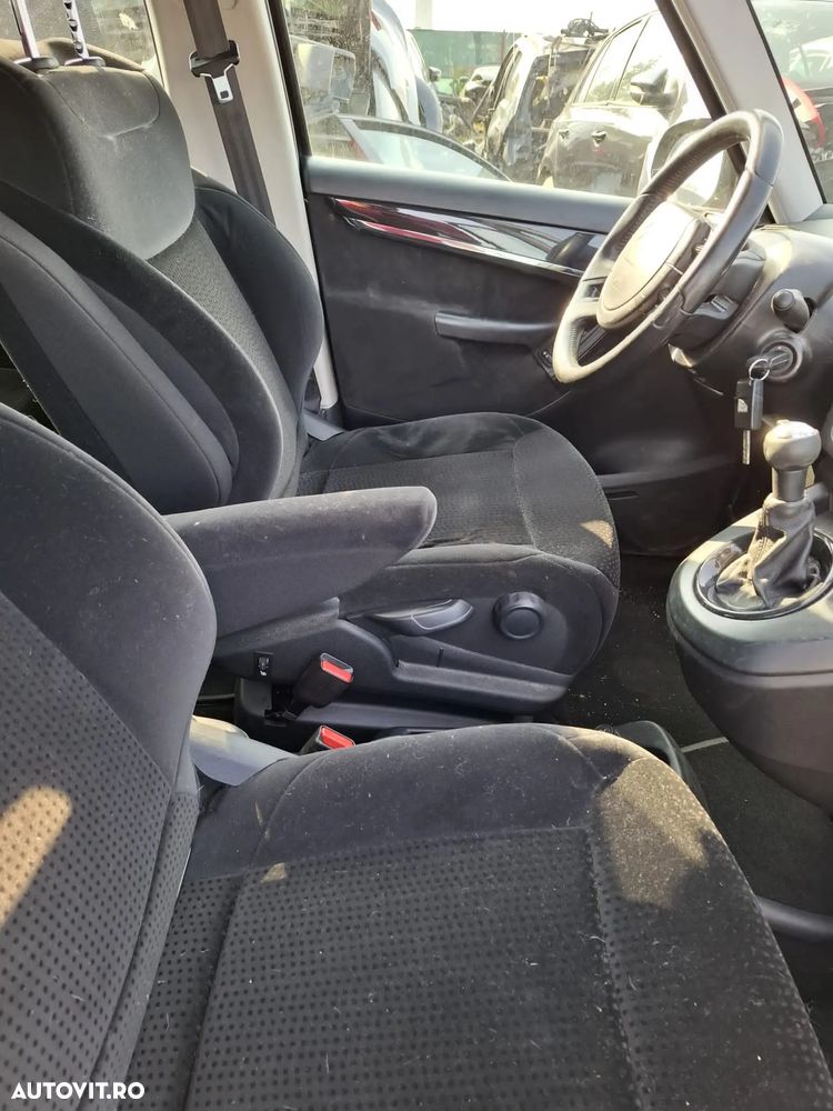 Dezmembrez Citroen C4 Grand Picasso 1.6 HDI - 5