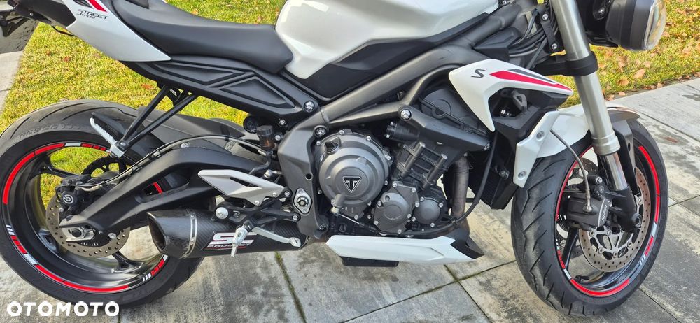Triumph Street Triple - 8
