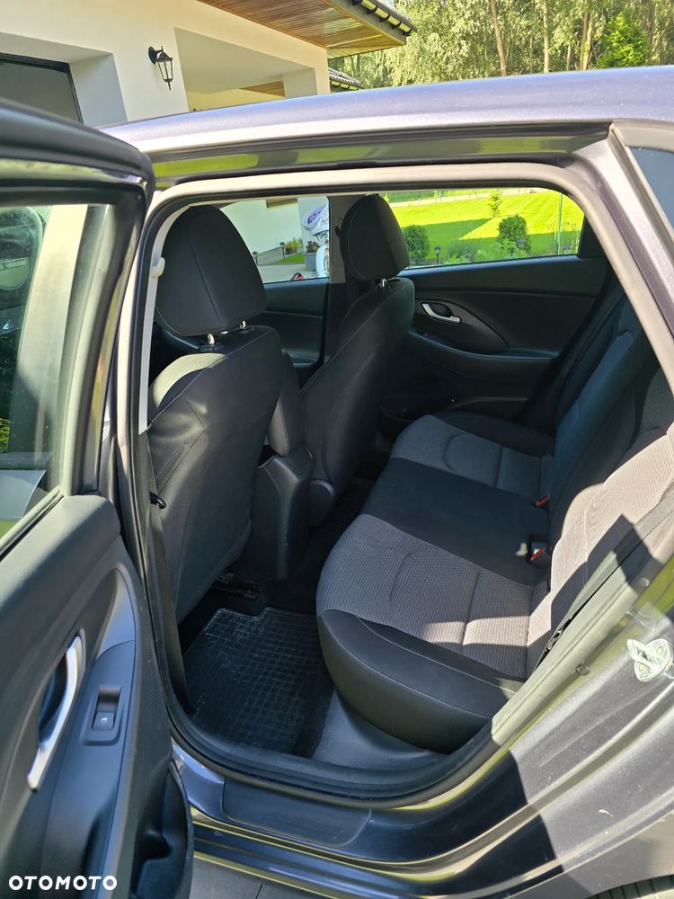 Hyundai i30 1.6 D Classic + - 10