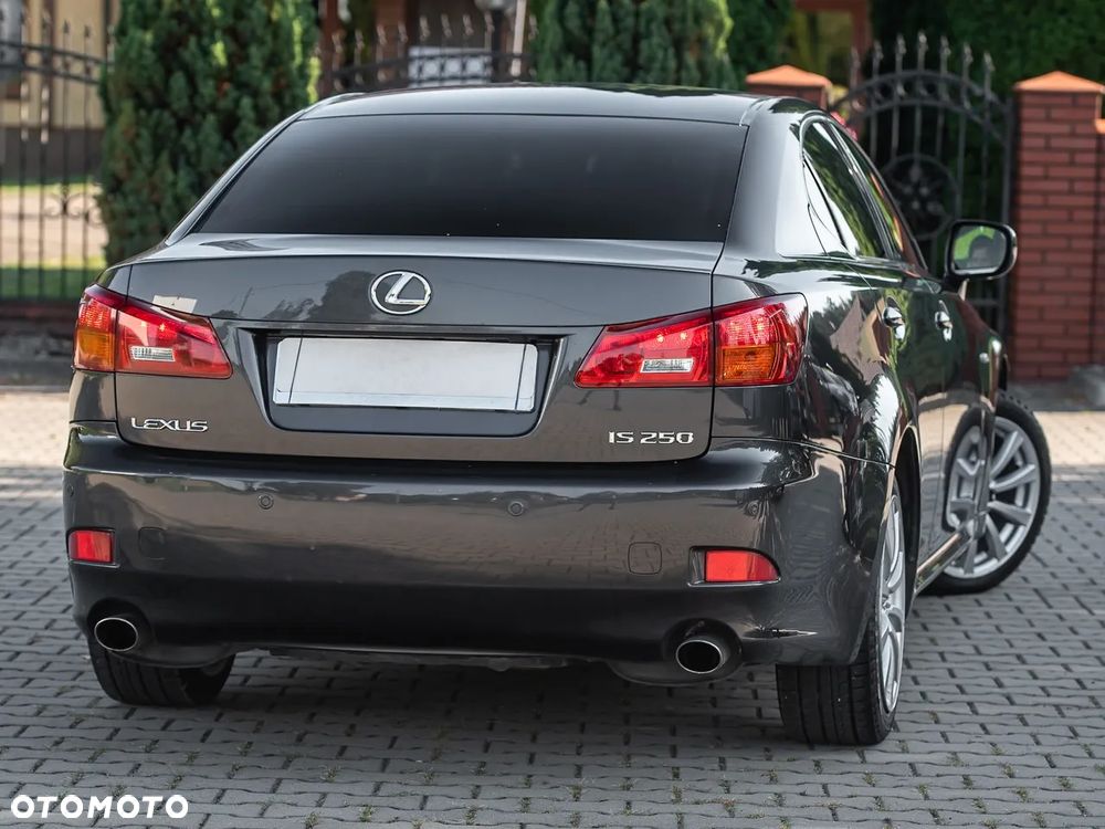Lexus IS - 12