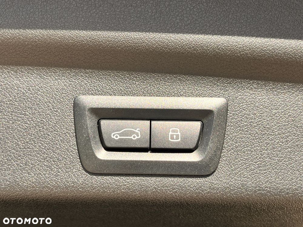 BMW X1 sDrive18i - 23
