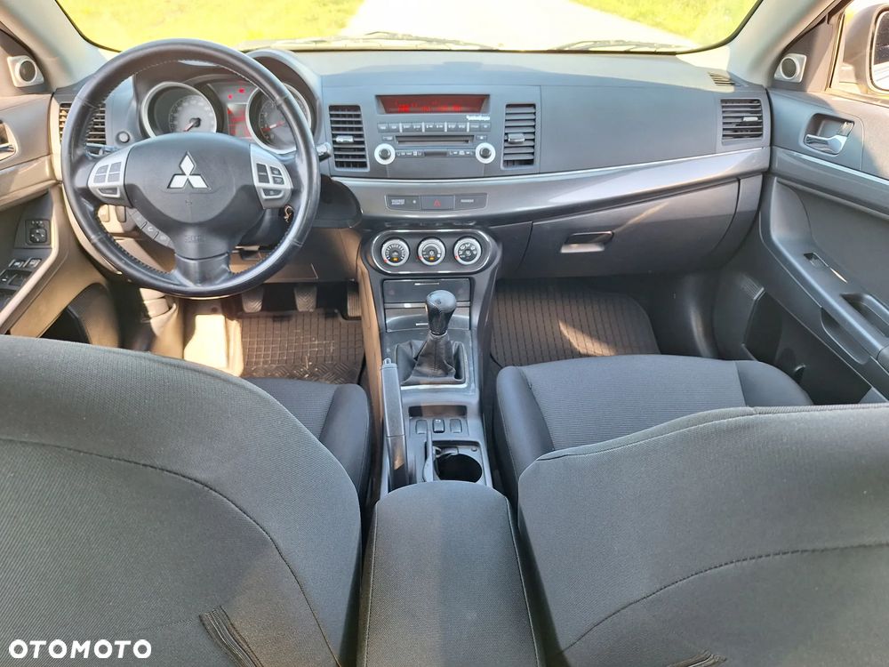 Mitsubishi Lancer 1.8 Intense - 26