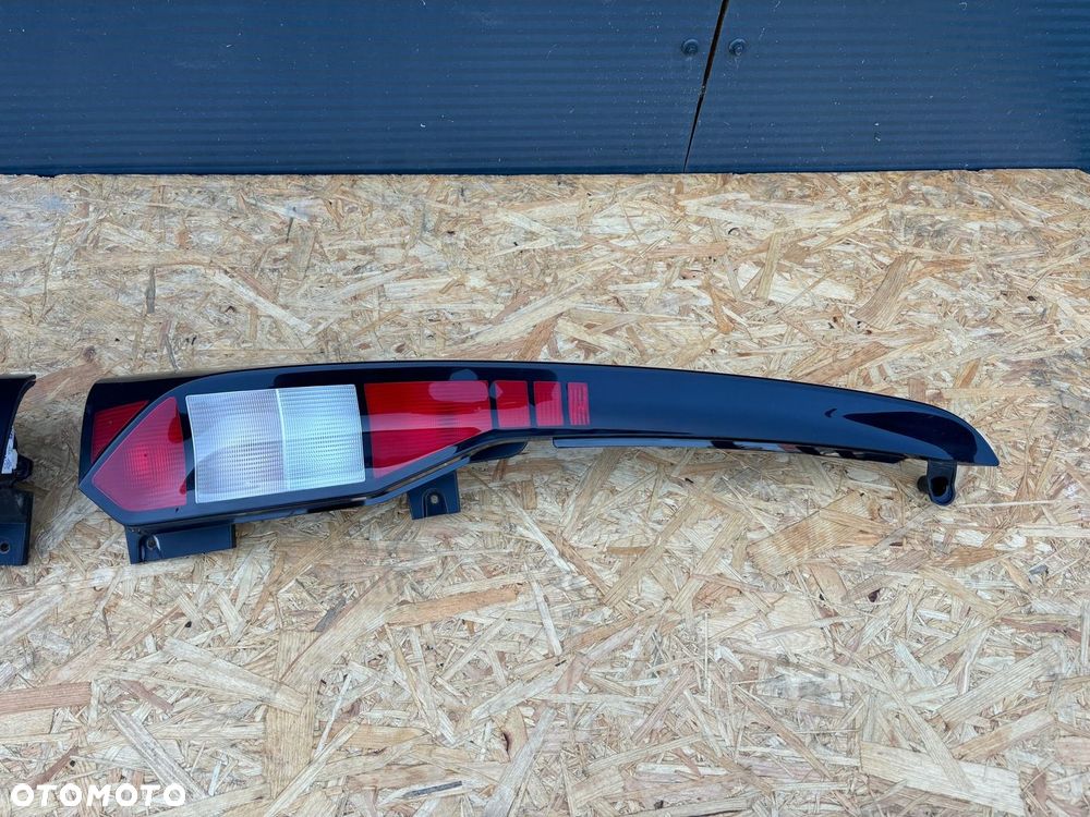 TYLNA LAMPA LEWA VW CADDY 4 2K7 TYŁ 2K7 945 095 A - 2