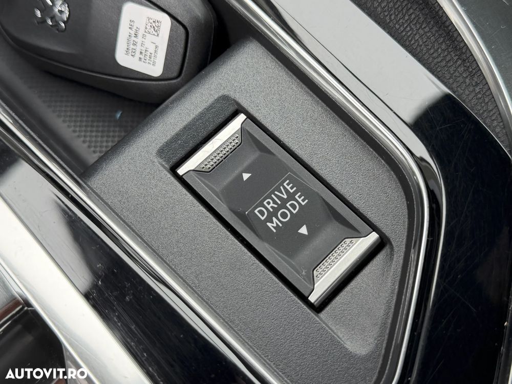 Peugeot 3008 1.2 PureTech 130 EAT8 GT - 24