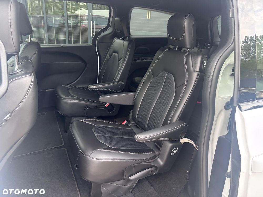 Chrysler Pacifica - 20