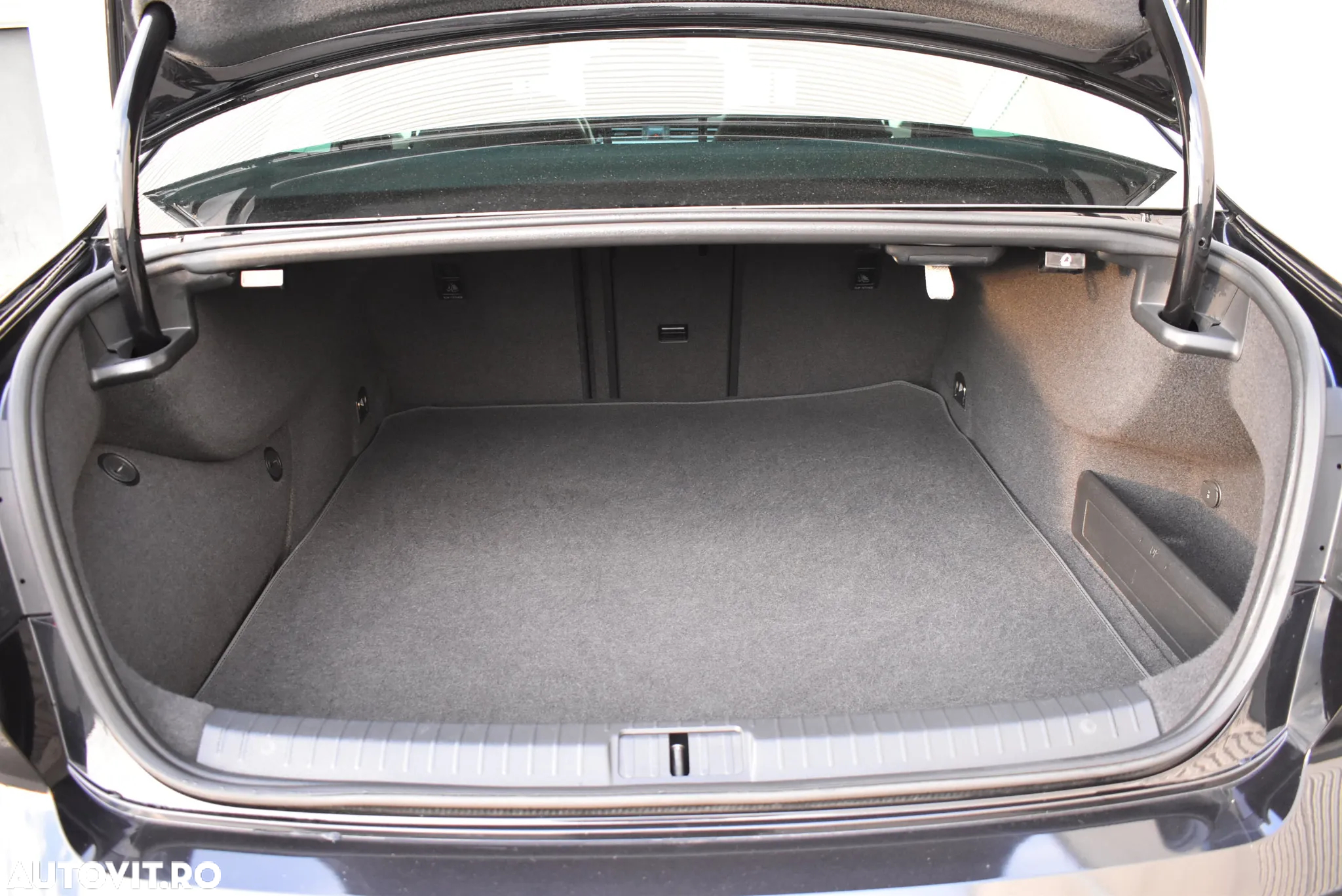 Volkswagen Passat - 30