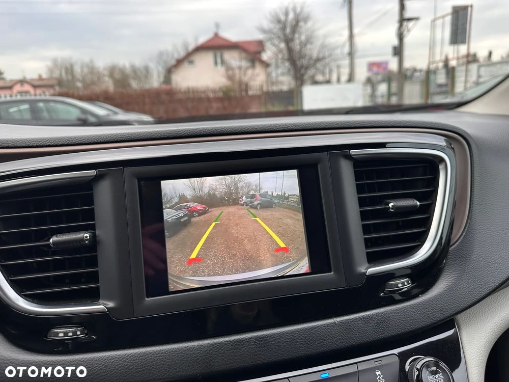 Chrysler Pacifica - 31