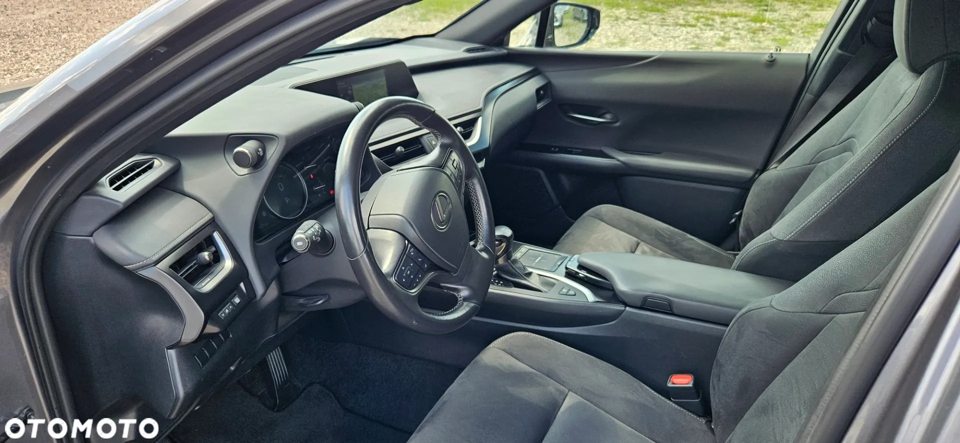 Lexus UX 250h - 17