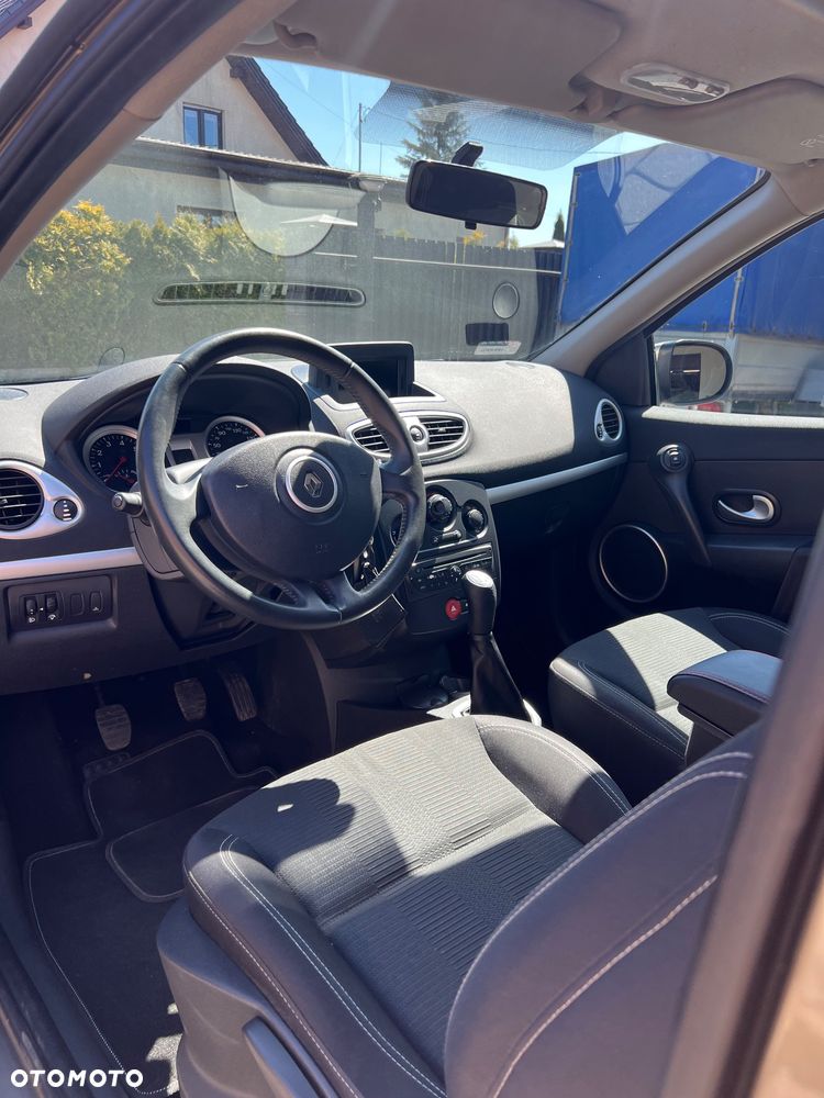 Renault Clio 1.2 16V 75 GPS - 11