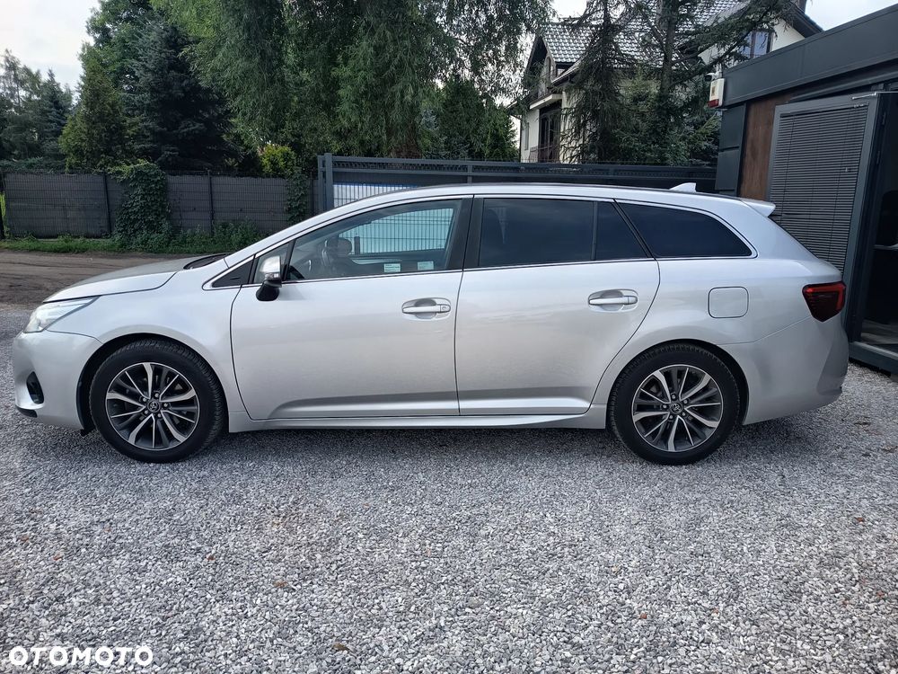 Toyota Avensis 1.8 Premium - 4