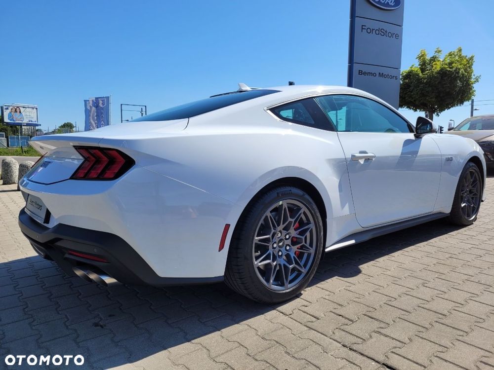Ford Mustang - 7
