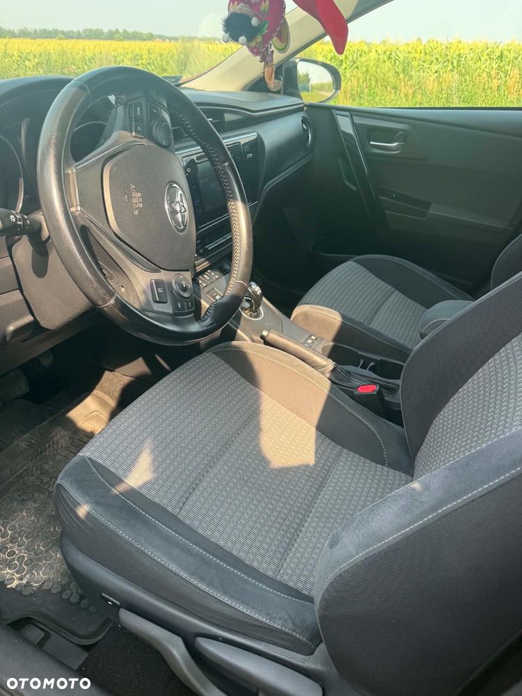 Toyota Auris Hybrid 135 Dynamic - 9