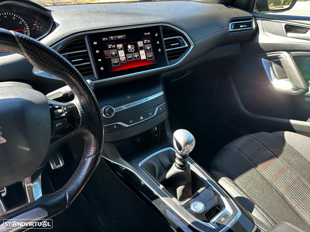 Peugeot 308 1.2 PureTech GT Line - 18