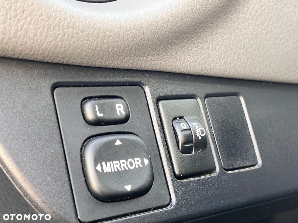 Toyota Yaris 1.33 Active EU6 - 16