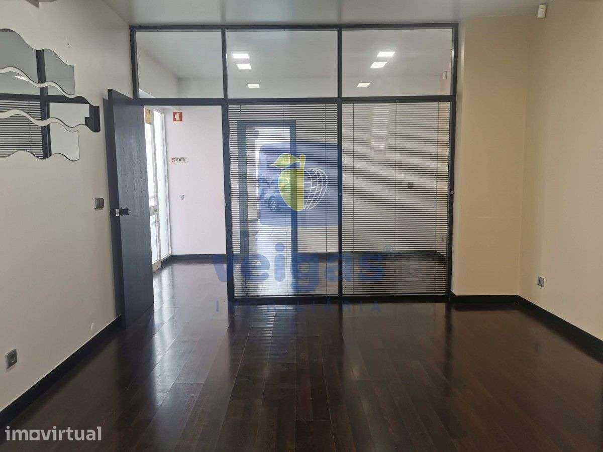 Loja Muito Central, Adaptada para Vários Serviços e Comércio - Grande imagem: 4/9