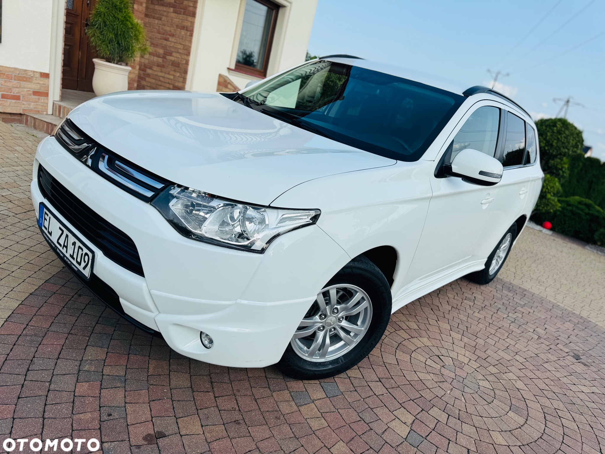Mitsubishi Outlander 2.0 Intense + Navi 4WD CVT - 21
