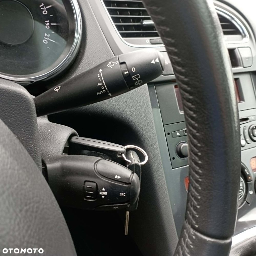 Peugeot 5008 1.6 THP Family 7os - 27