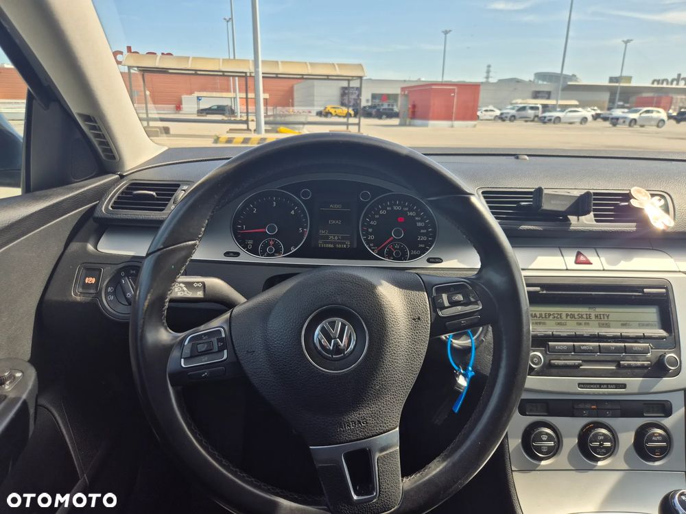 Volkswagen Passat 2.0 TDI Comfortline - 14