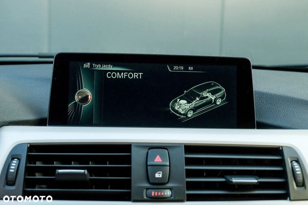 BMW Seria 3 320d Sport Line - 31