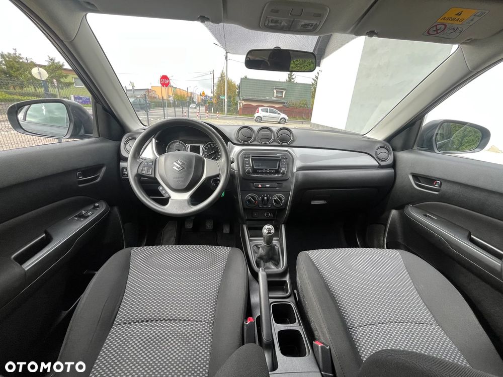 Suzuki Vitara 1.6 Comfort 2WD - 24