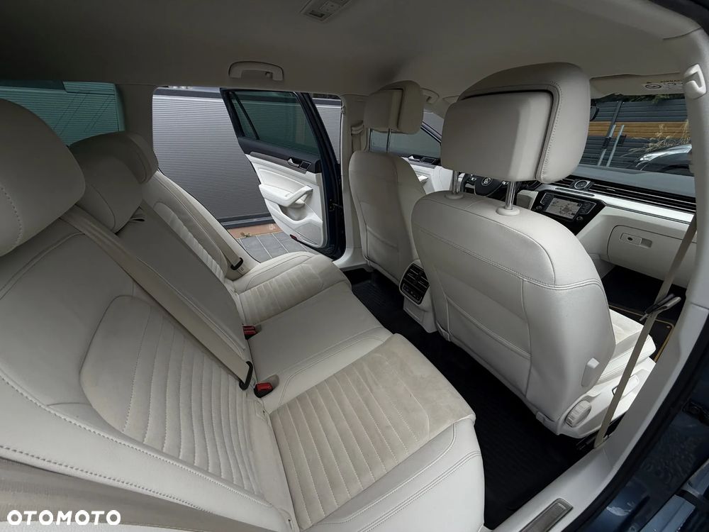 Volkswagen Passat Variant 1.8 TSI (BlueMotion Technology) DSG Highline - 17