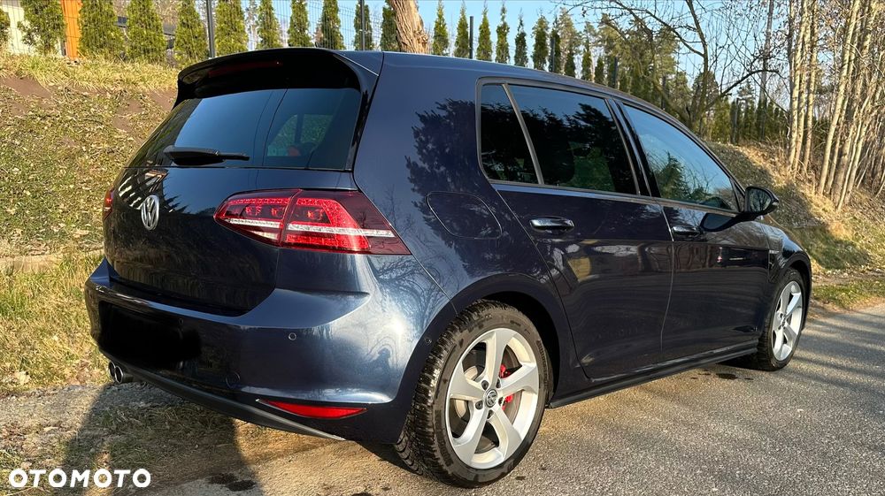 Volkswagen Golf - 14