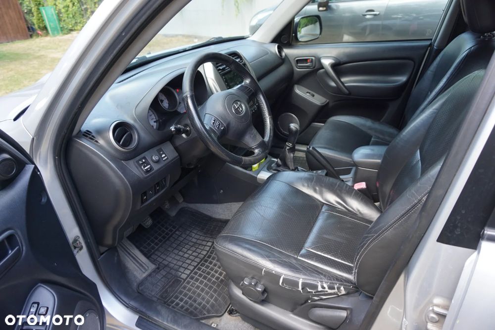 Toyota RAV4 D-4D 4x4 Executive - 16