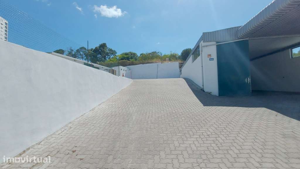 Armazém de 1480m² com estacionamento em Carnaxide - Grande imagem: 4/20