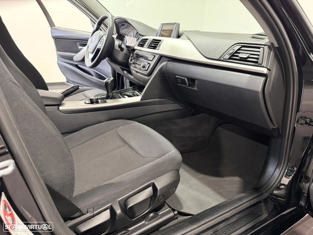 BMW 318 d Line Luxury - 44