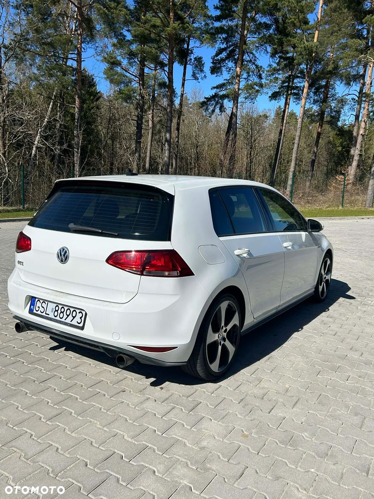 Volkswagen Golf - 4