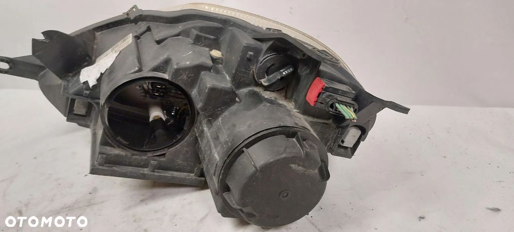 .  LAMPA PRZOD PRZEDNIA PRAWA CITROEN C8 - 3