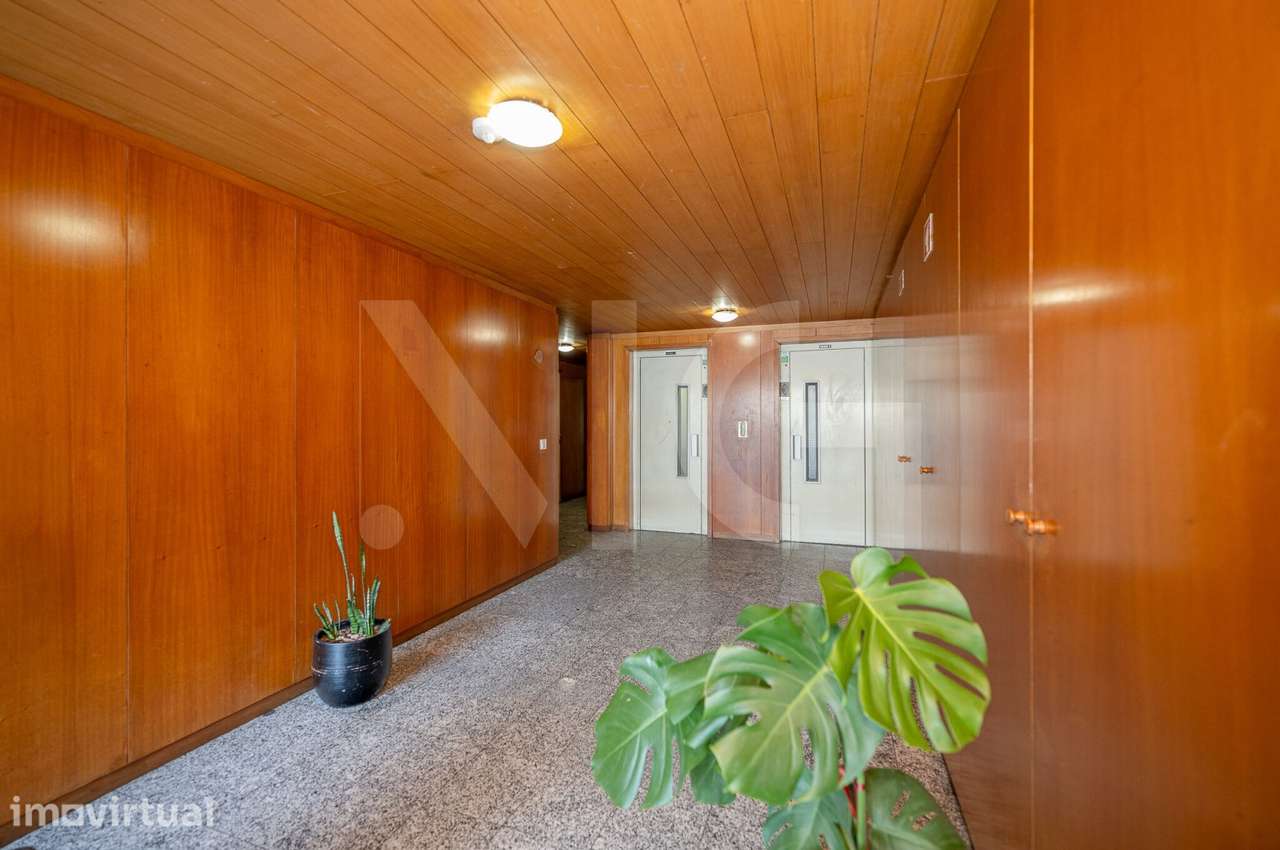 Apartamento T2 com Garagem e Elevador em Baguim do Monte - Grande imagem: 3/44