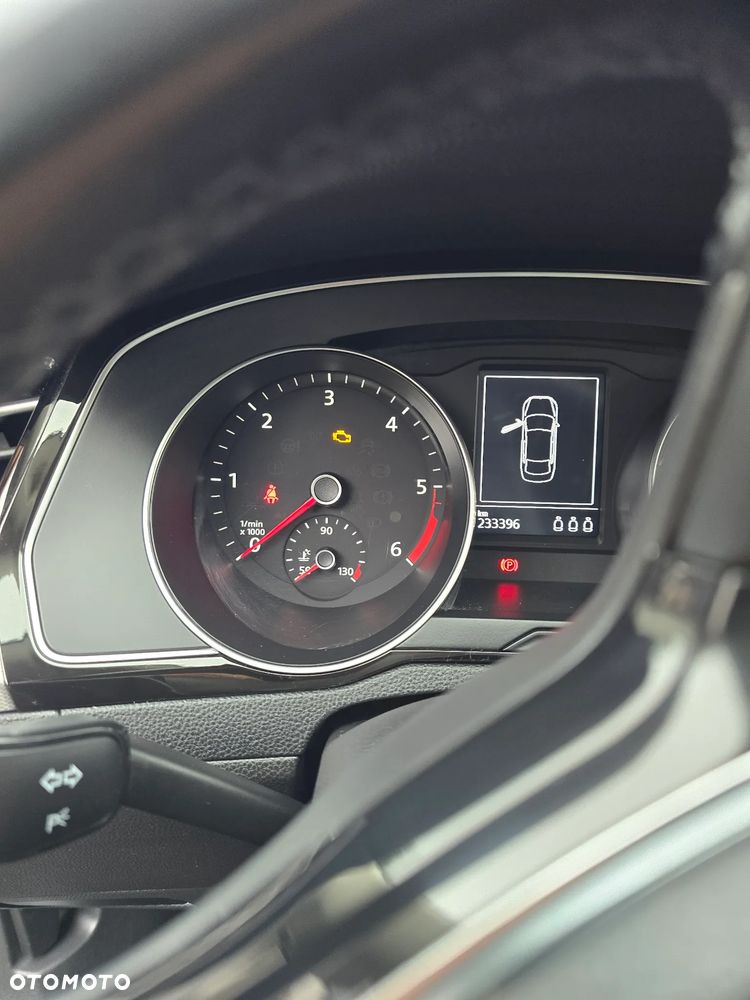 Volkswagen Passat 2.0 TDI SCR Comfortline - 11