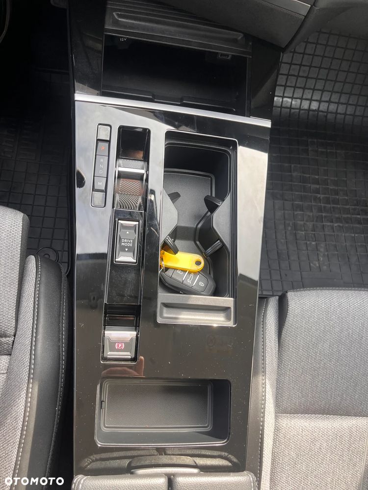 Opel Astra 1.2 T Elegance S&S - 18