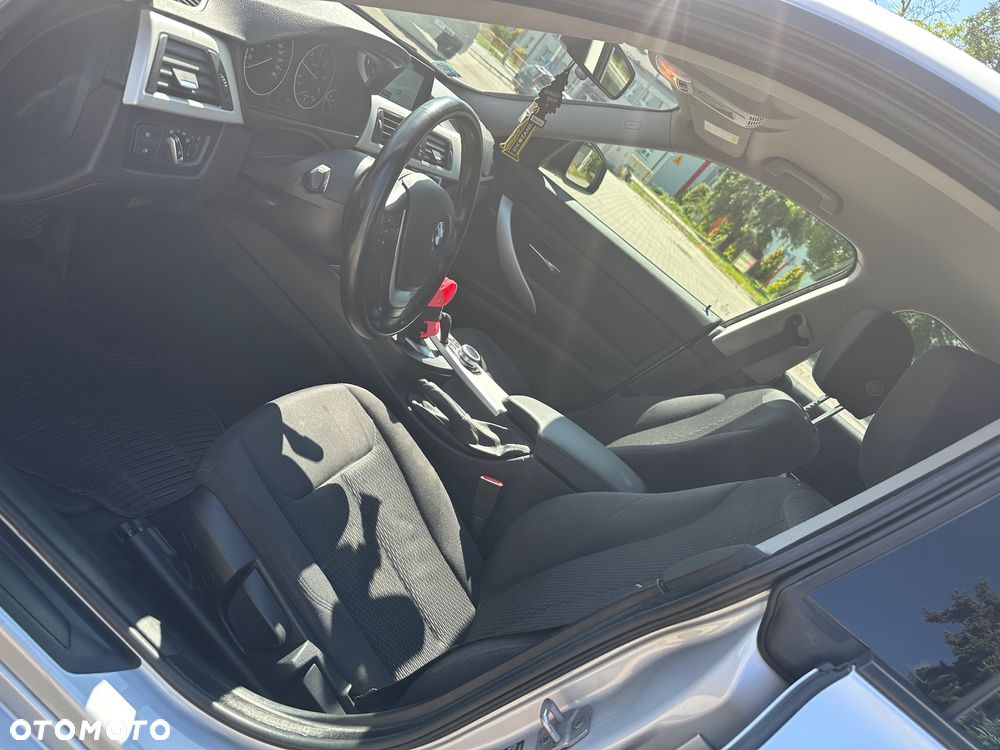 BMW Seria 3 320d xDrive - 12