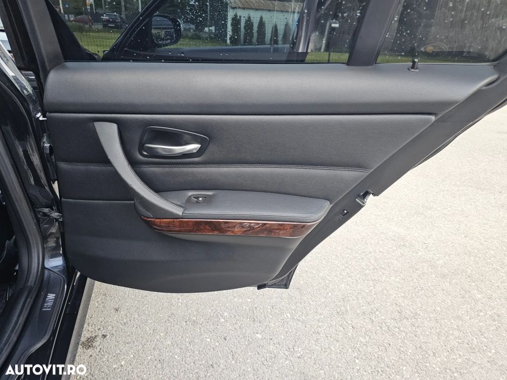 BMW Seria 3 320d - 12