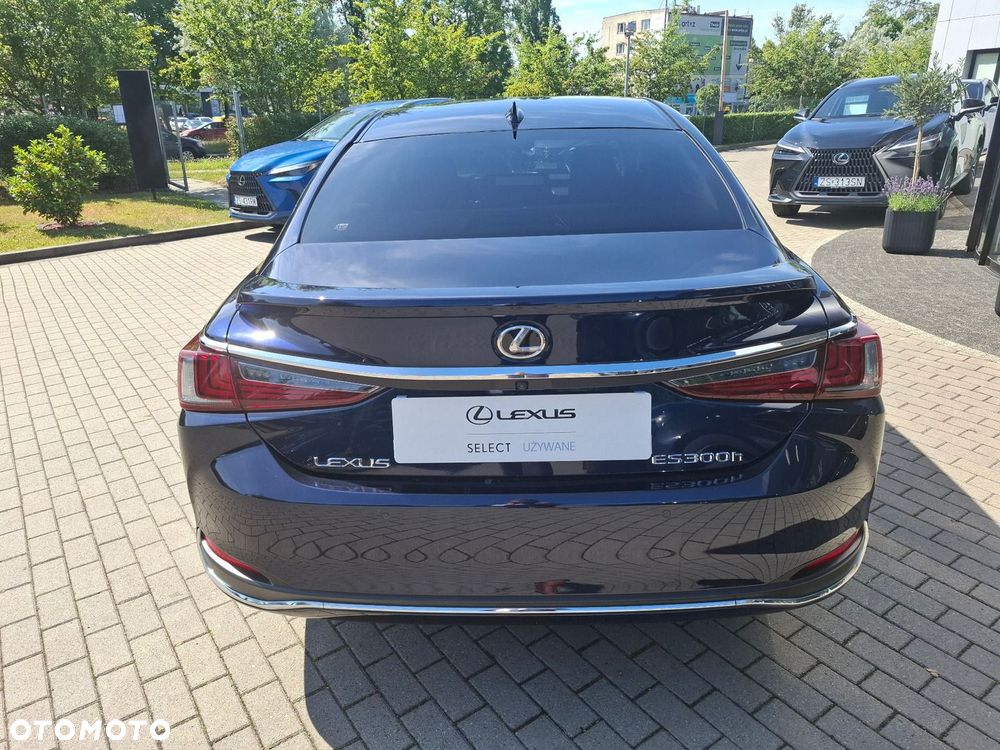 Lexus ES 300h Business Edition - 4