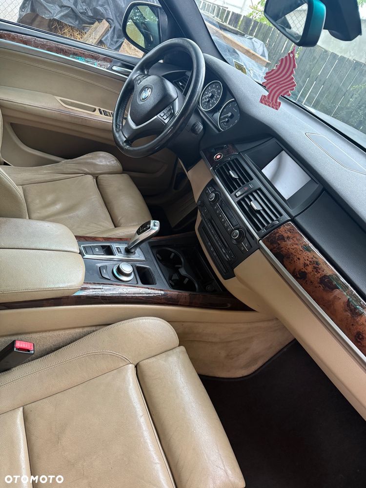 BMW X5 xDrive48i - 7