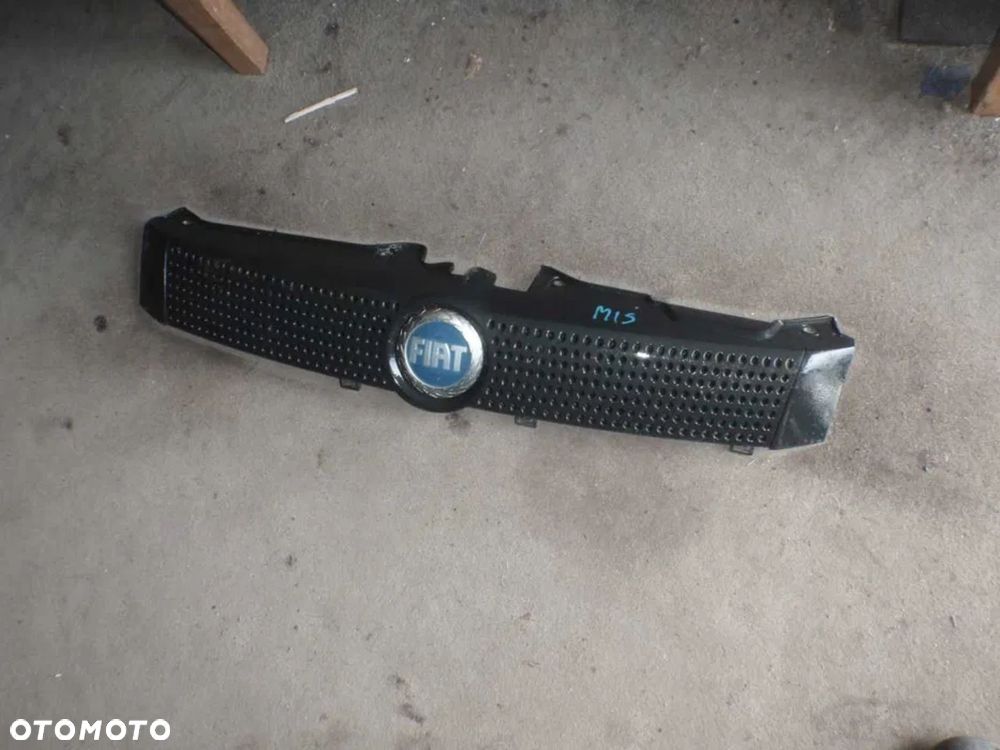 logo emblemat znaczek grill atrapa fiat panda croma - 1