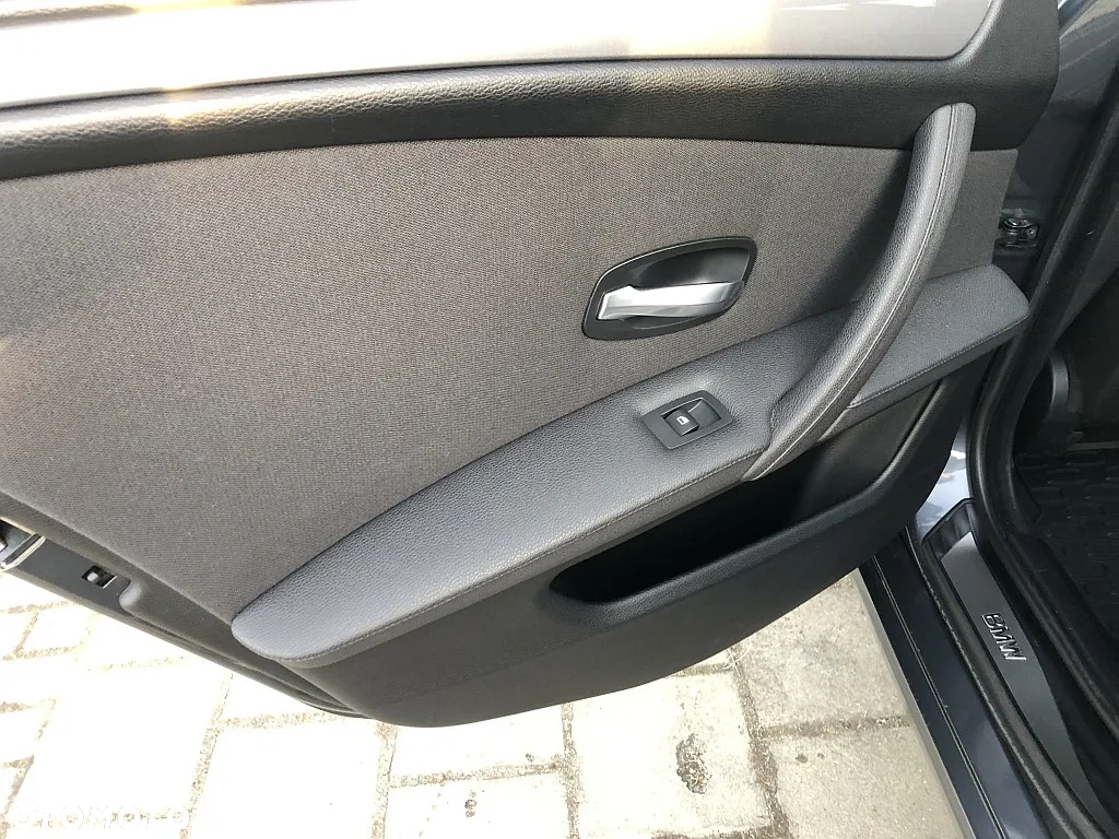 BMW Seria 5 523i - 27