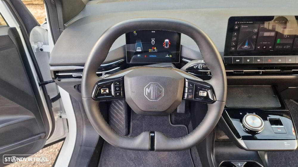 MG MG4 64 kWh Luxury - 19