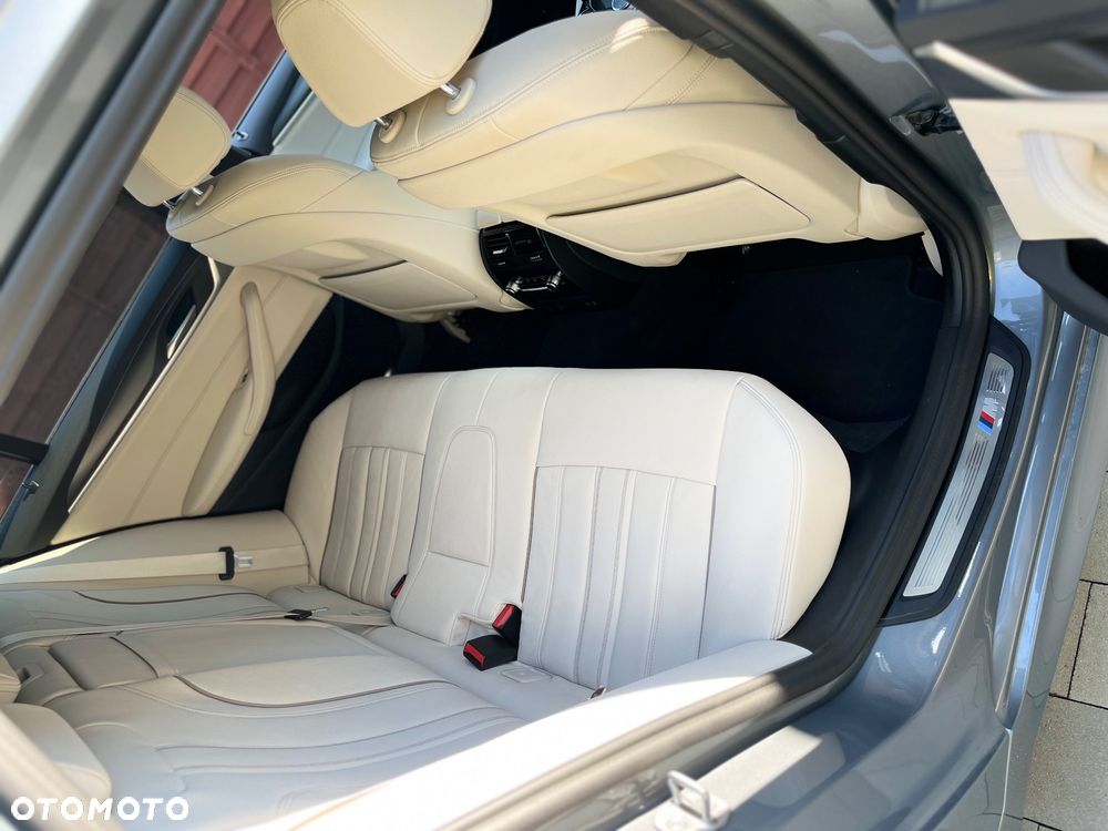 BMW Seria 5 530e xDrive PHEV M Sport Edition - 8