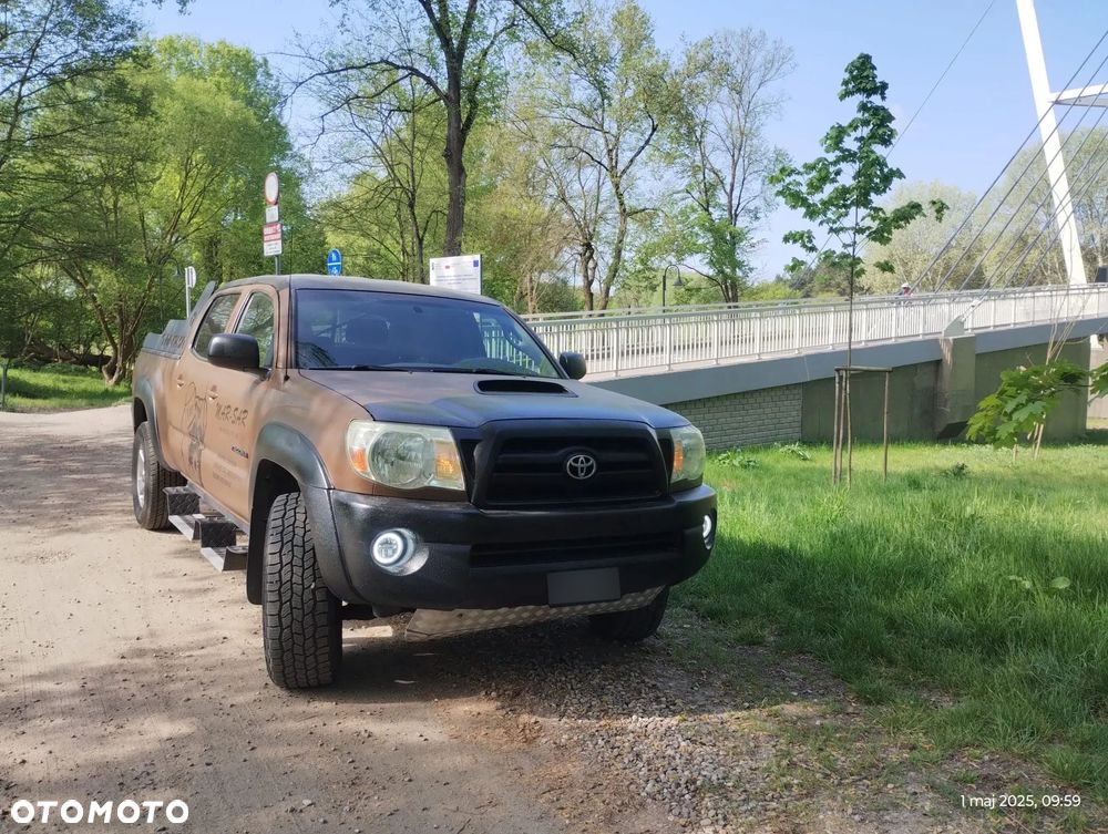 Toyota Tacoma - 4