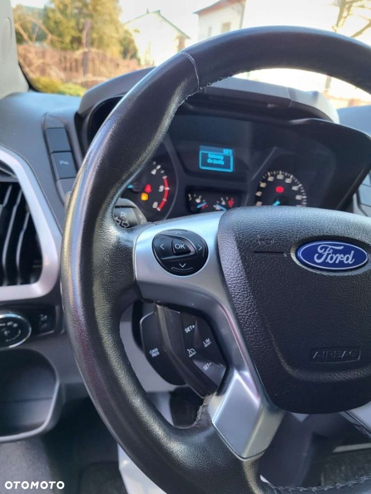 Ford Tourneo Custom - 26