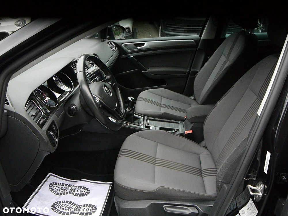 Volkswagen Golf - 34