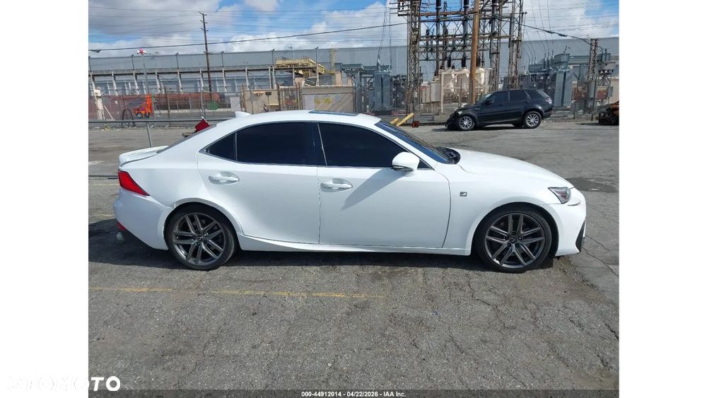 Lexus IS - 4