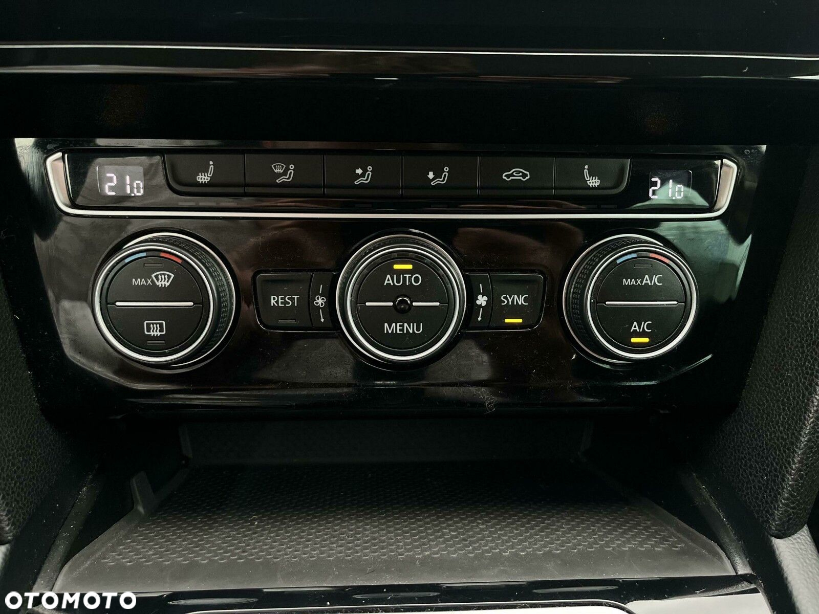 Volkswagen Passat 2.0 TDI Elegance DSG - 25