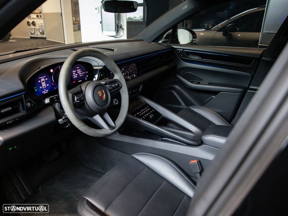 Porsche Macan Electric - 24