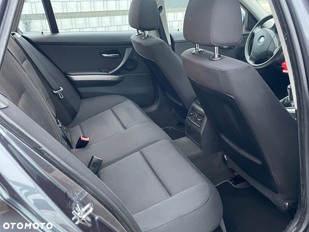 BMW Seria 3 320i - 12