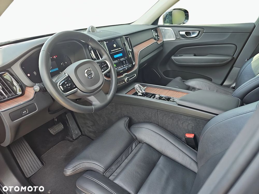 Volvo XC 60 B5 D AWD Ultimate Bright - 4